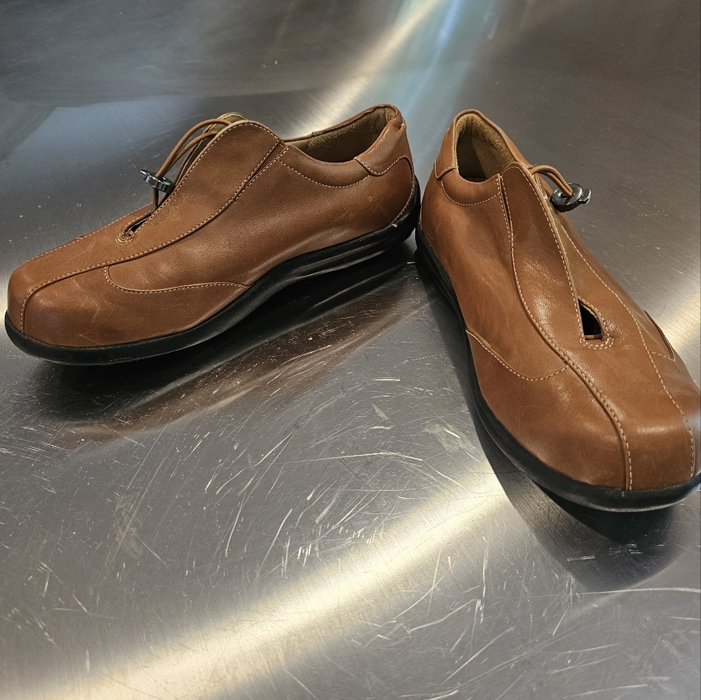Aravon shoes size 8.5 slip on, brown made in Brazil, comfort shoe